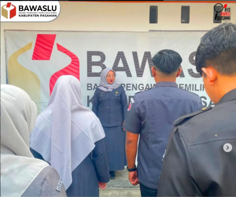 Susi Nofenti dalam apel rutin Bawaslu Kabupaten Pasaman