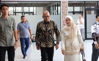 Rini Juita dan PJS Bupati Kabupati Pasaman di dalam kegiatan rapat Koordinasi