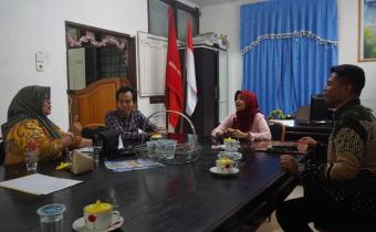 Rini Juita dalam kegiatan sosialisasi debat penegakan hukum pemilu