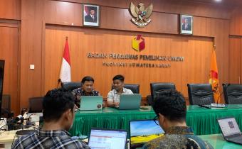 Pasaman – Badan Pengawas Pemilu (Bawaslu) Kabupaten Pasaman menegaskan komitmennya untuk menjaga integritas dan transparansi dalam menjalankan tugas pengawasan pemilu. Hal ini diwujudkan dengan kepatuhan penuh jajaran Bawaslu Pasaman terhadap kewajiban penyampaian Laporan Harta Kekayaan Penyelenggara Negara (LHKPN).  Ketua Bawaslu Pasaman (rini juita) menyampaikan bahwa setiap komisioner maupun pejabat struktural telah melaporkan harta kekayaan sesuai ketentuan yang berlaku. Langkah ini merupakan bentuk tan