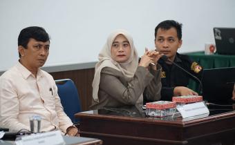 Ketua Bawaslu Pasaman dalam Presentasi Monev Keterbukaan Informasi Badan Publik 2025