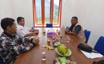 Lumban tori (anggota Bawaslu Pasaman) dalam kegiatan konsolidasi demokrasi dengan partai PKS
