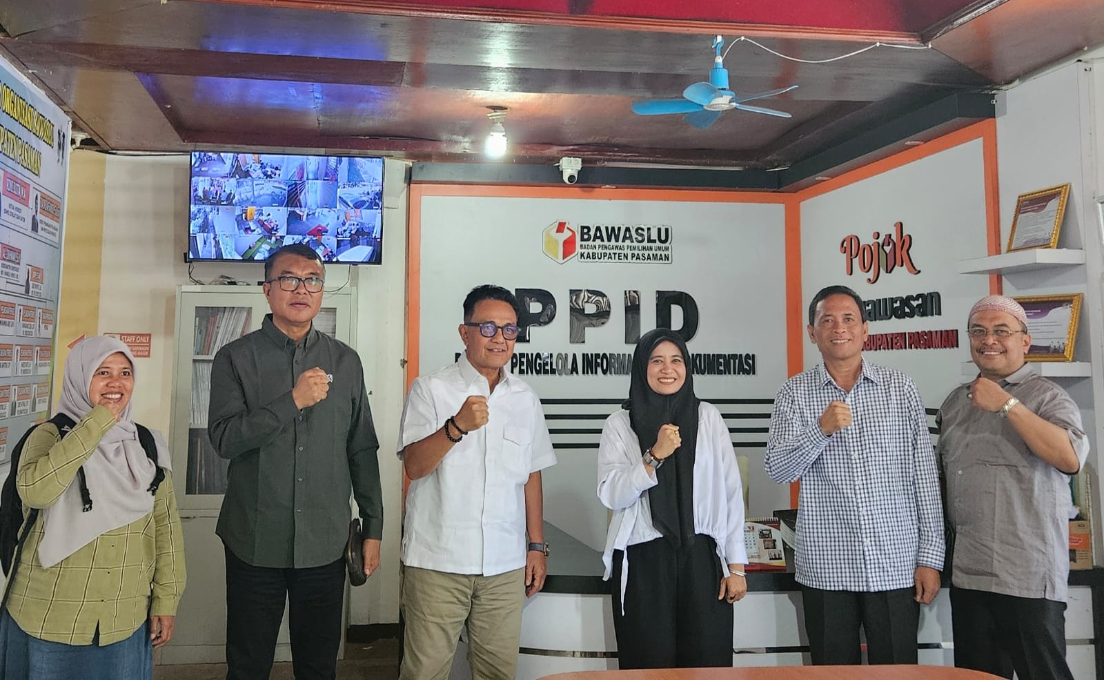 Ketua Bawaslu Kabupaten Pasaman menerima kunjungan dari Komisi I DPRD Provinsi Sumatera Barat