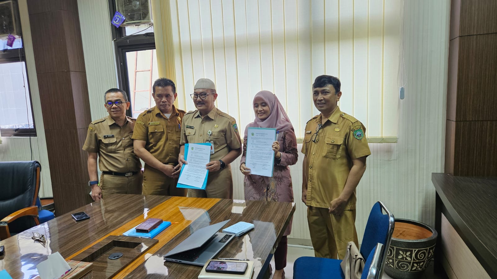 ketua Bawaslu Kabupaten Pasaman Tandatangani Berita Acara Kesepakatan Hibah Tindak Lanjut Putusan MK untuk Pemilihan Suara Ulang