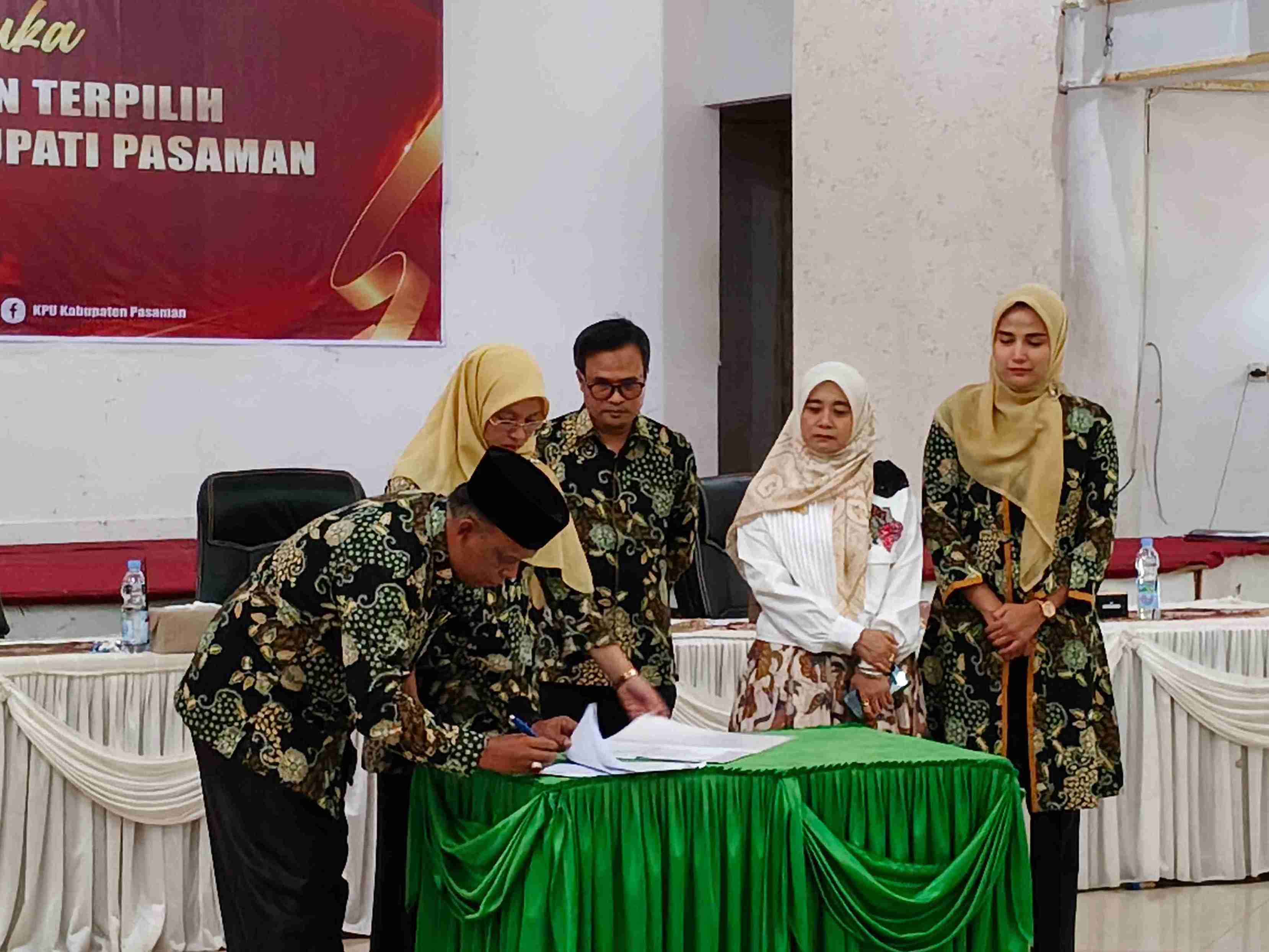 Rini juita dalam pengawasan pleno terbuka penetapan bupati dan wakil bupati Pasaman