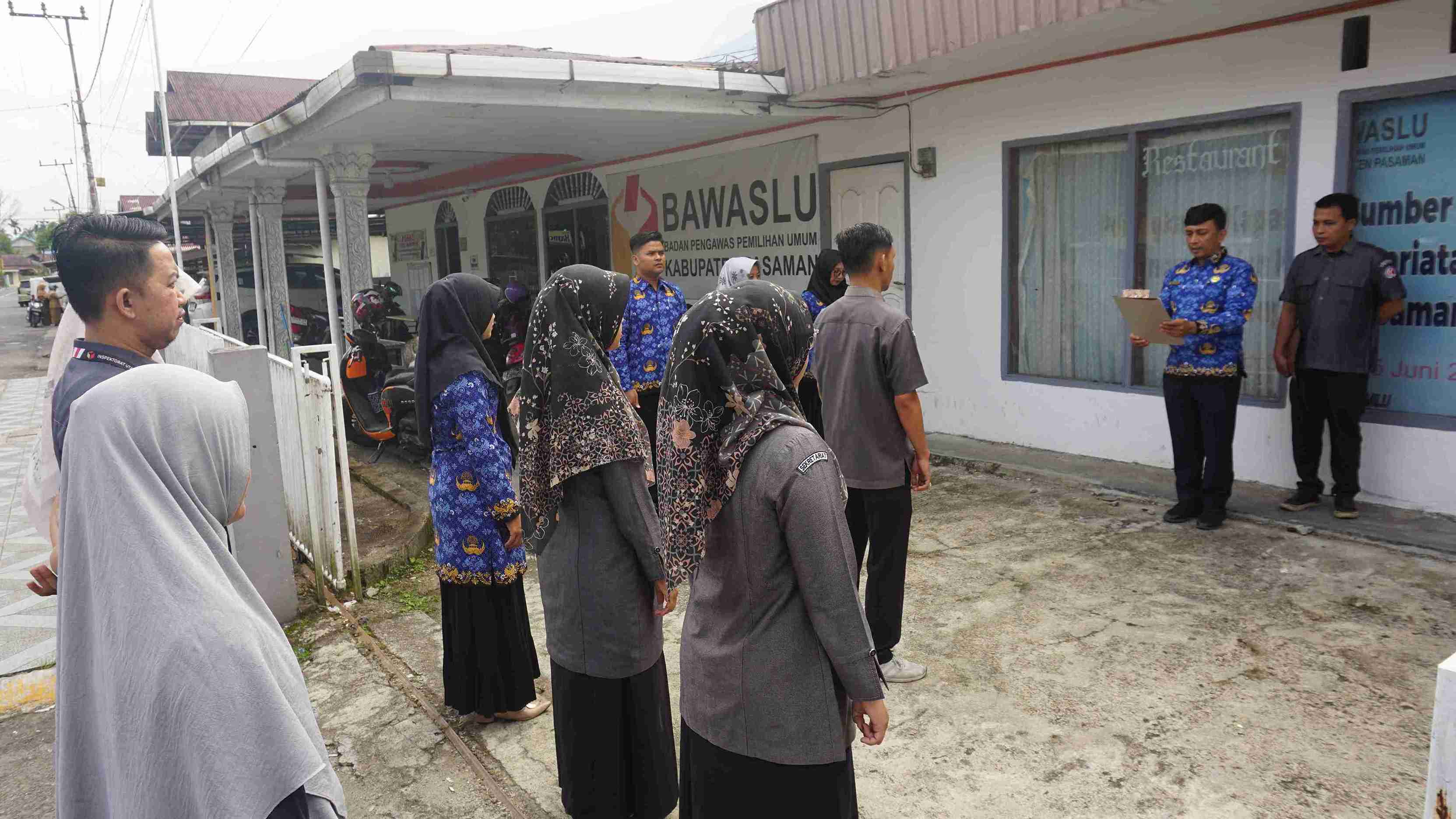 Koordinator Sekretariat Bawaslu Kabupaten Pasaman dalam Upacara Peringatan Hari Kebangkitan Nasional