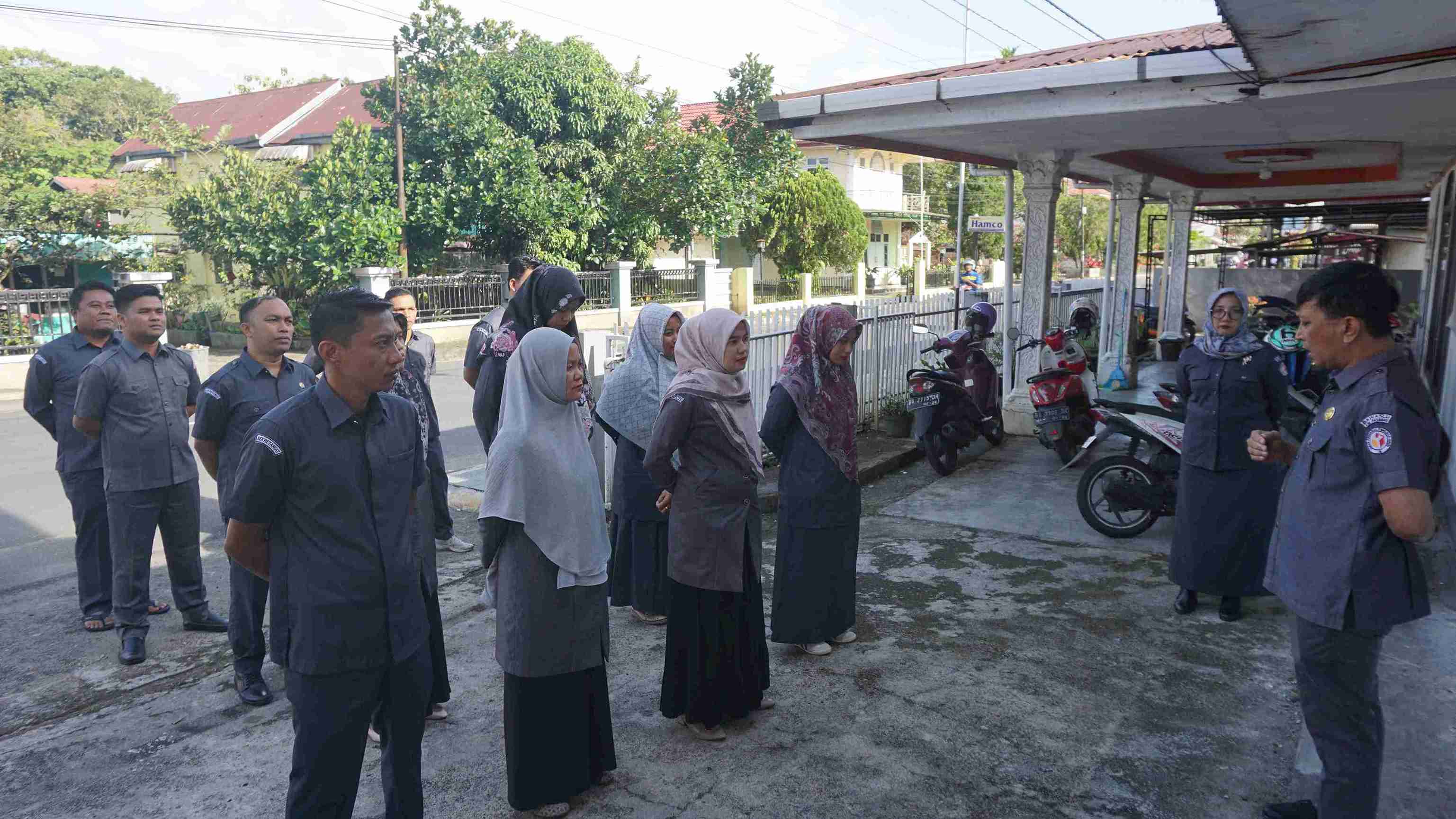 AL IKHWAN SAMPAIKAN PESAN PADA APEL RUTIN SEKRETARIAT BAWASLU KABUPATEN PASAMAN