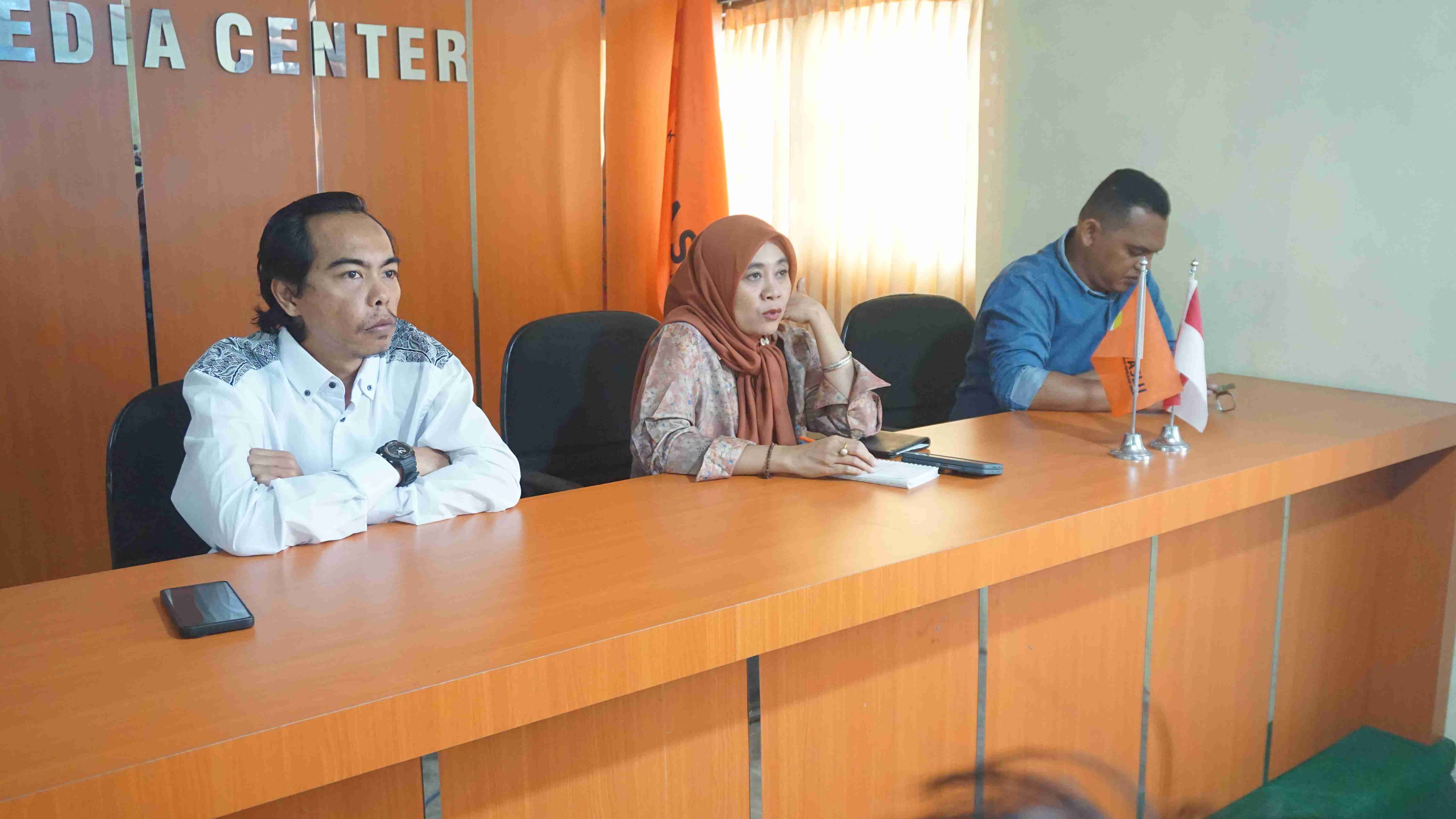 RINI JUITA PADA RAPAT RUTIN BAWASLU KABUPATEN PASAMAN