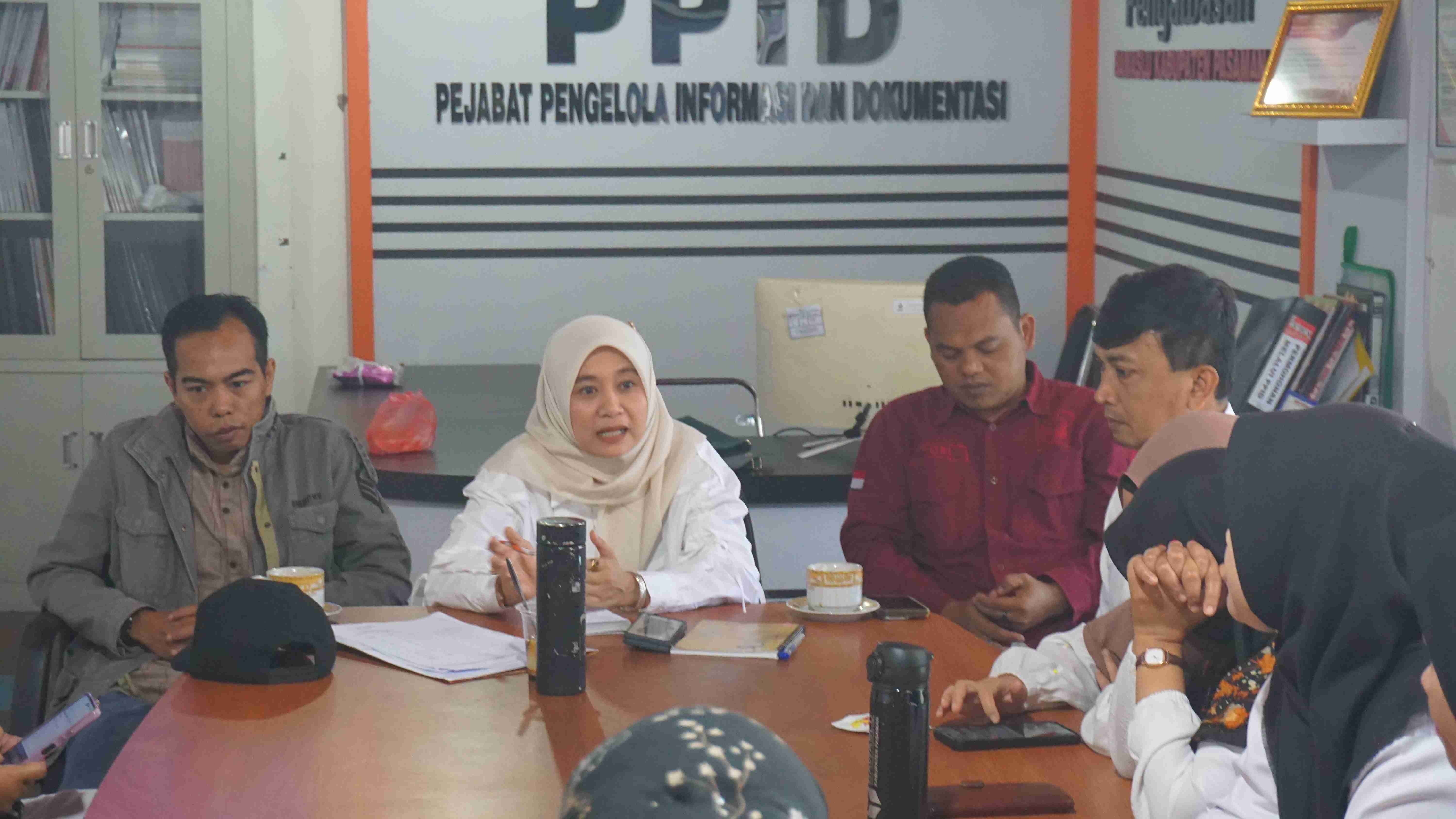  Ketua Bawaslu Pasaman (Rini Juita) Tegaskan Komitmen Jaga Transparansi dan Akuntabilitas Lewat Rapat Rutin