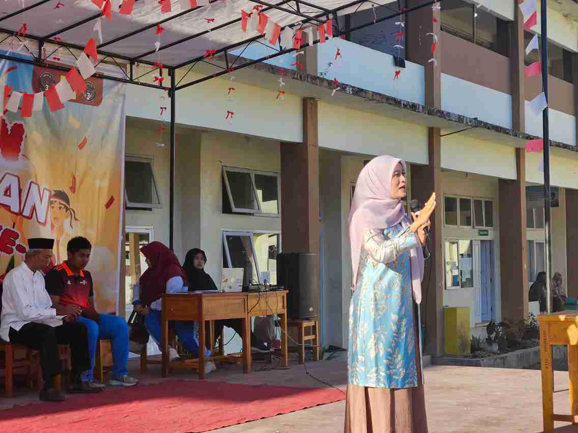 Rini Juita dalam kegiatan Jumpa Berlian di SMAN 3 Sumbar