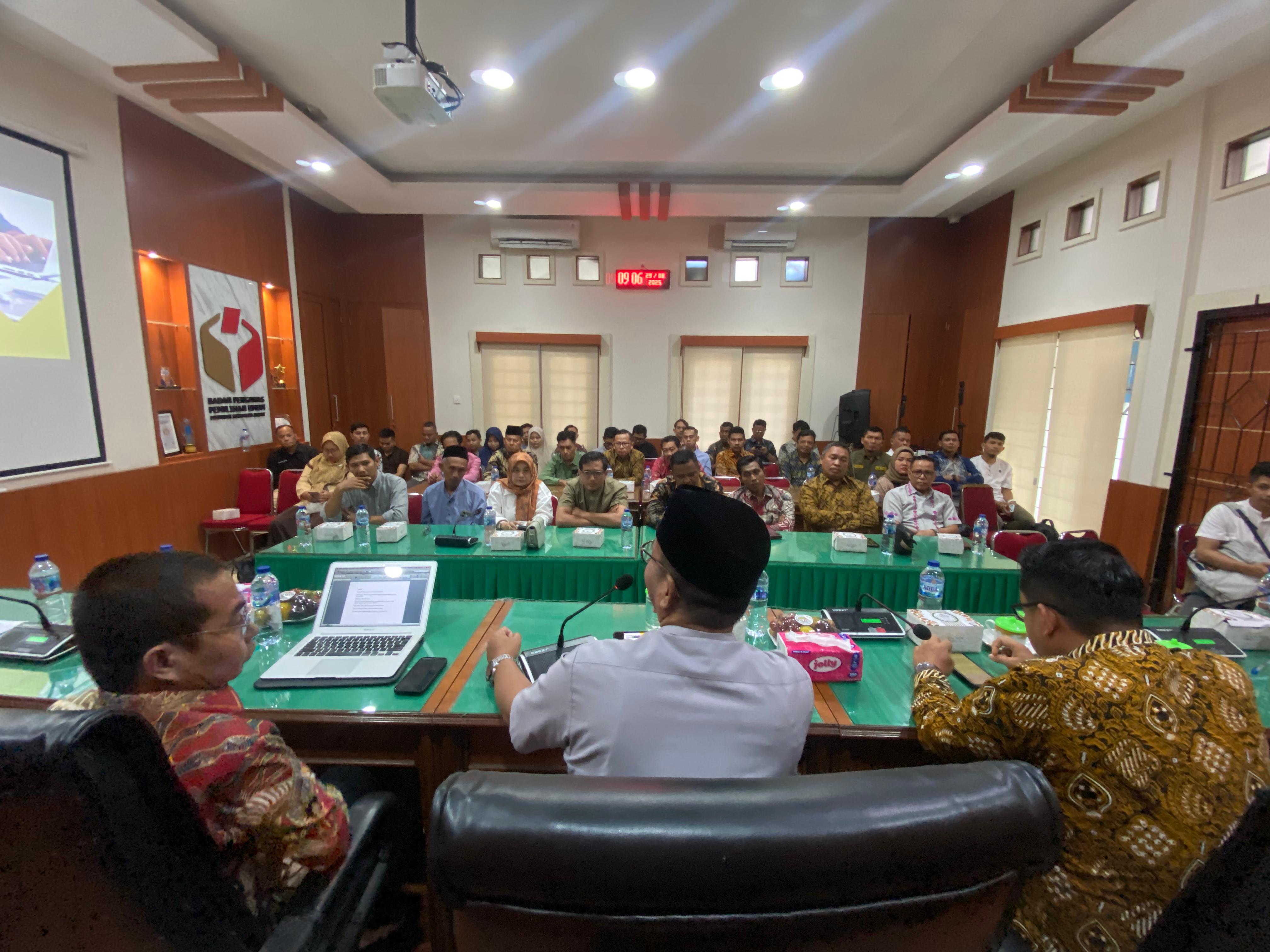 Rini juita dalam kegiatan Review Monitoring dan Evaluasi Keterbukaan Informasi Publik, Bawaslu Pasaman ikuti Rapat Dalam Kantor (RDK) Penguatan Kelembagaan