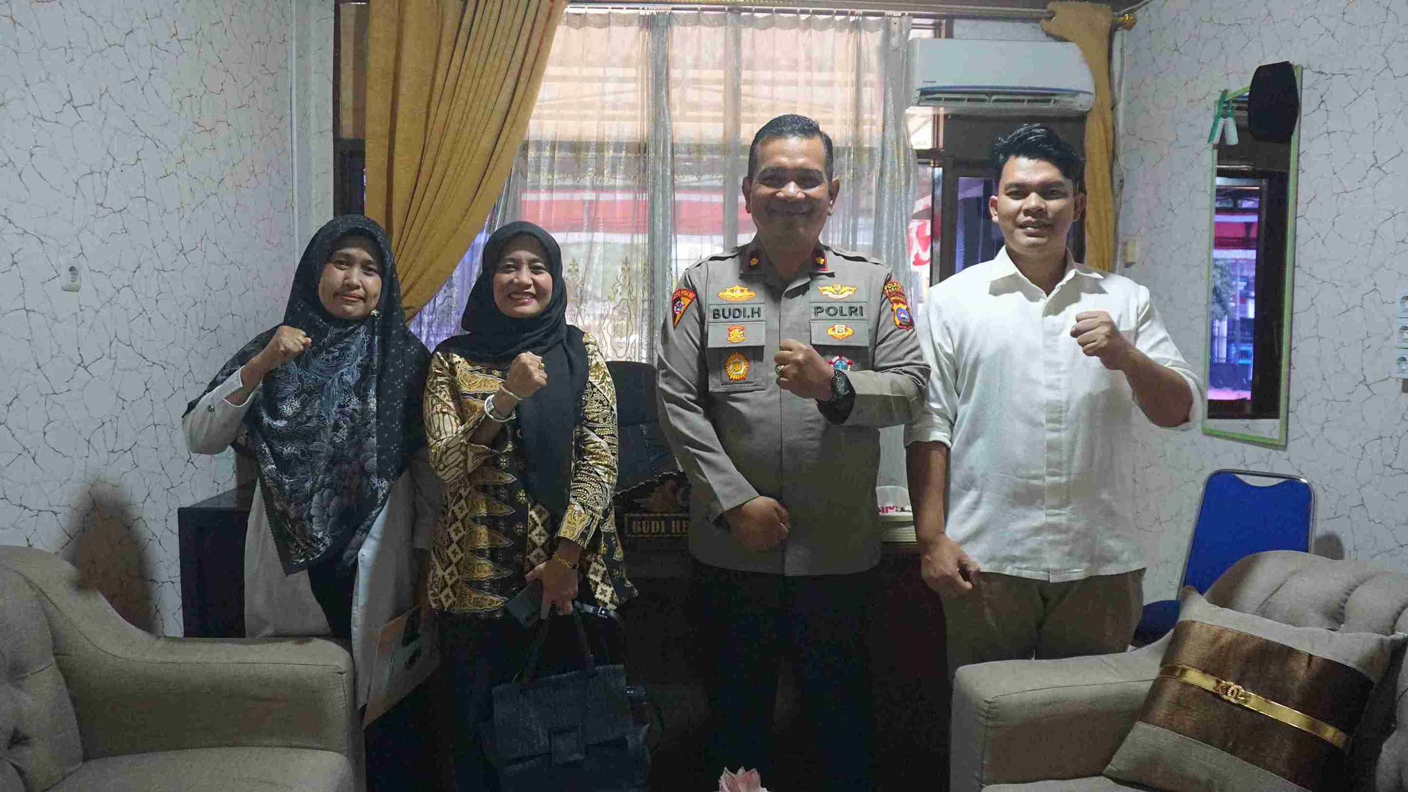 ketua Bawaslu Pasaman (Rini Juita)  melakukan koordinasi dengan Kepolisian Resor (Polres) Pasaman