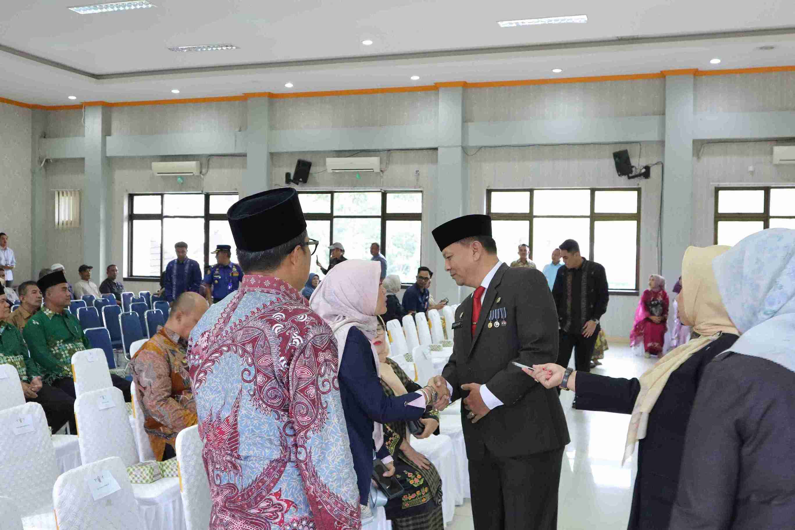 Ketua Bawaslu Pasaman (Rini Juita) dalam Pelantikan Sekretaris Daerah