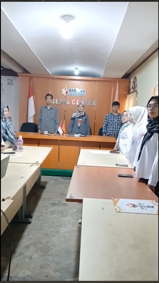 BAWASLU KABUPATEN PASAMAN PUTAR LAGU-LAGU NASIONAL SAAT JAM KERJA UNTUK TUMBUHKAN SEMANGAT NASIONALISME
