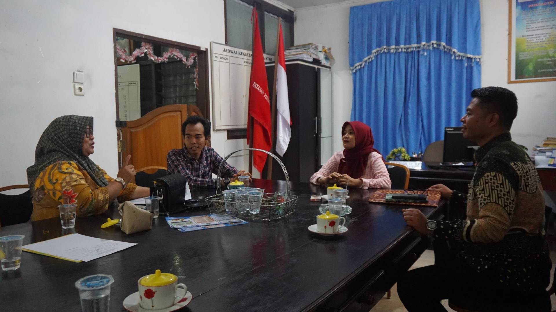 Rini Juita dalam kegiatan sosialisasi debat penegakan hukum pemilu