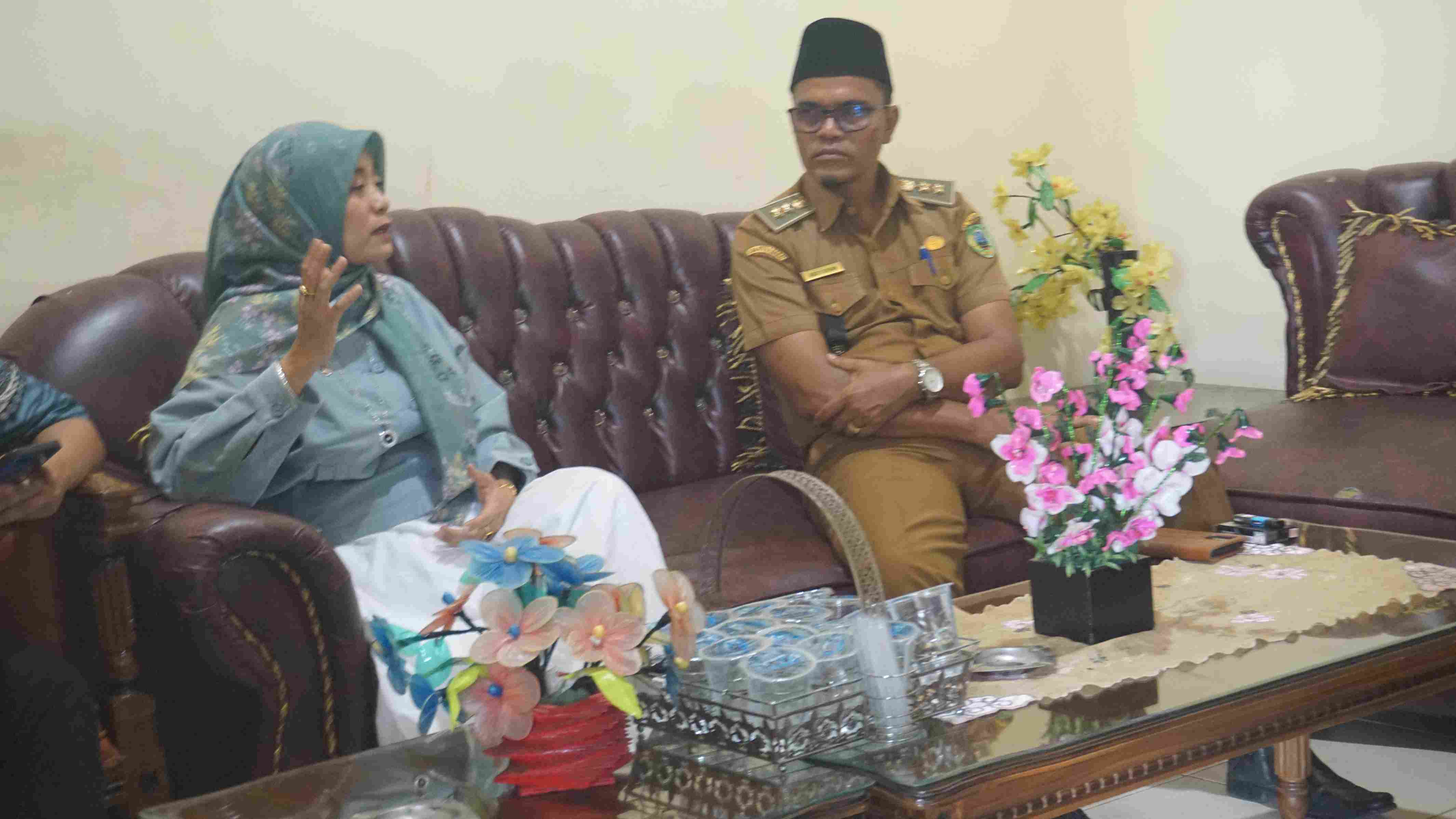 Rini Juita dalam kegiatan Bawaslu berdampak Berikan Support ke Nagari Aia Manggih Menuju Informatif