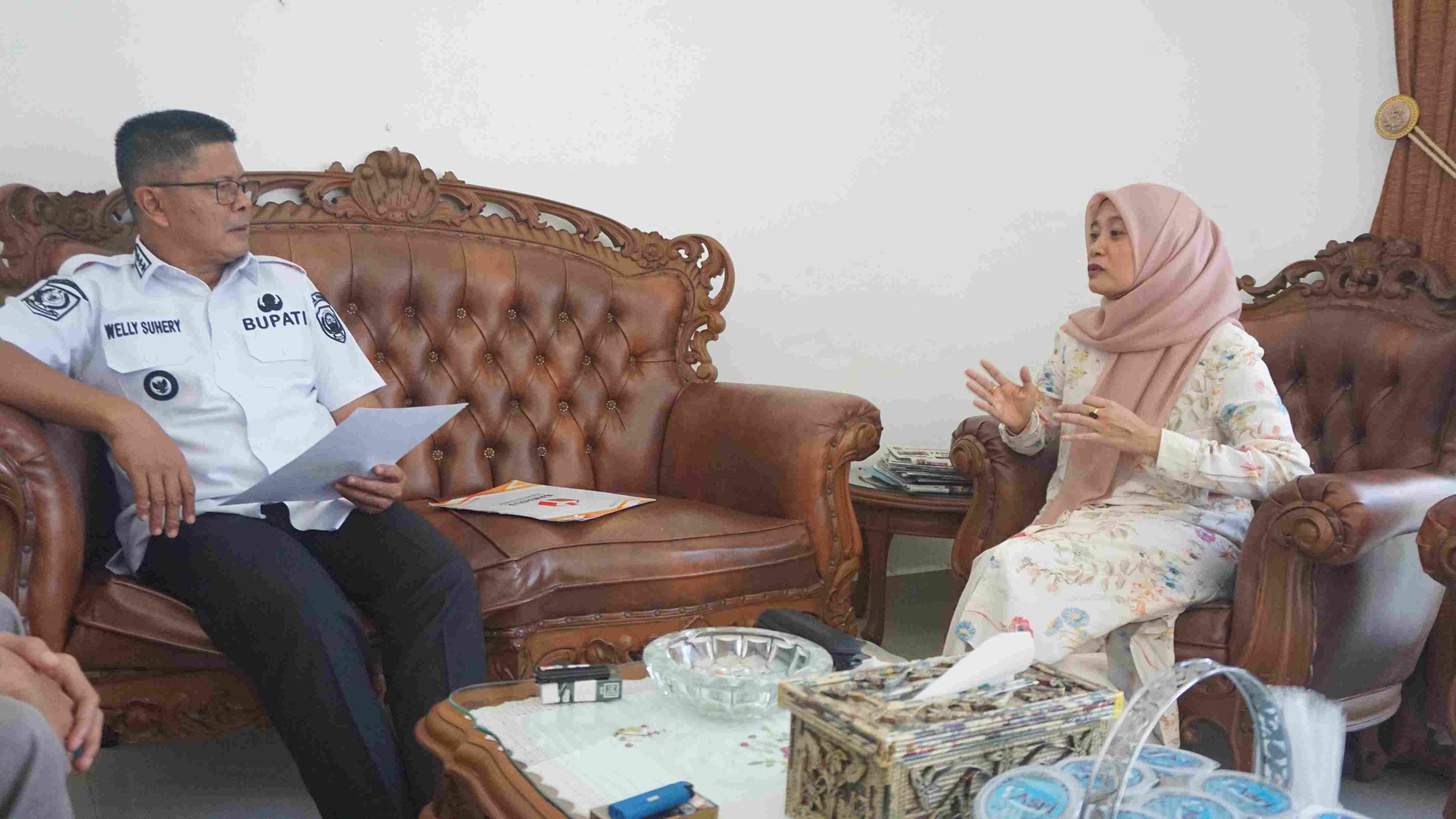 Rini Juita dalam kegiatan koordinasi dengan Bupati Kabupaten Pasaman