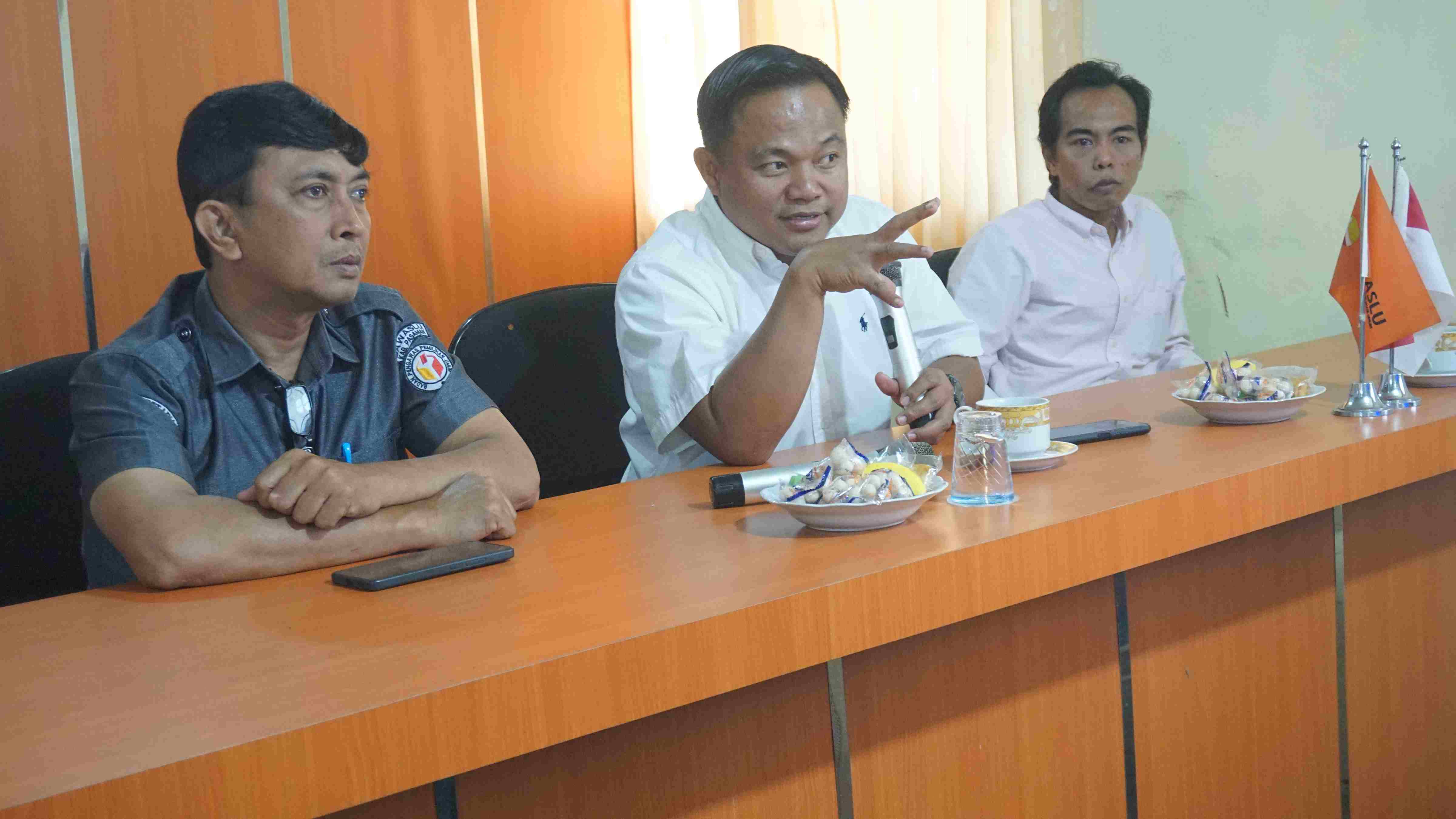 Anggota Bawaslu Sumatera Barat  (Muhammad Khadafi) dalam kegiatan optimalisasi humas