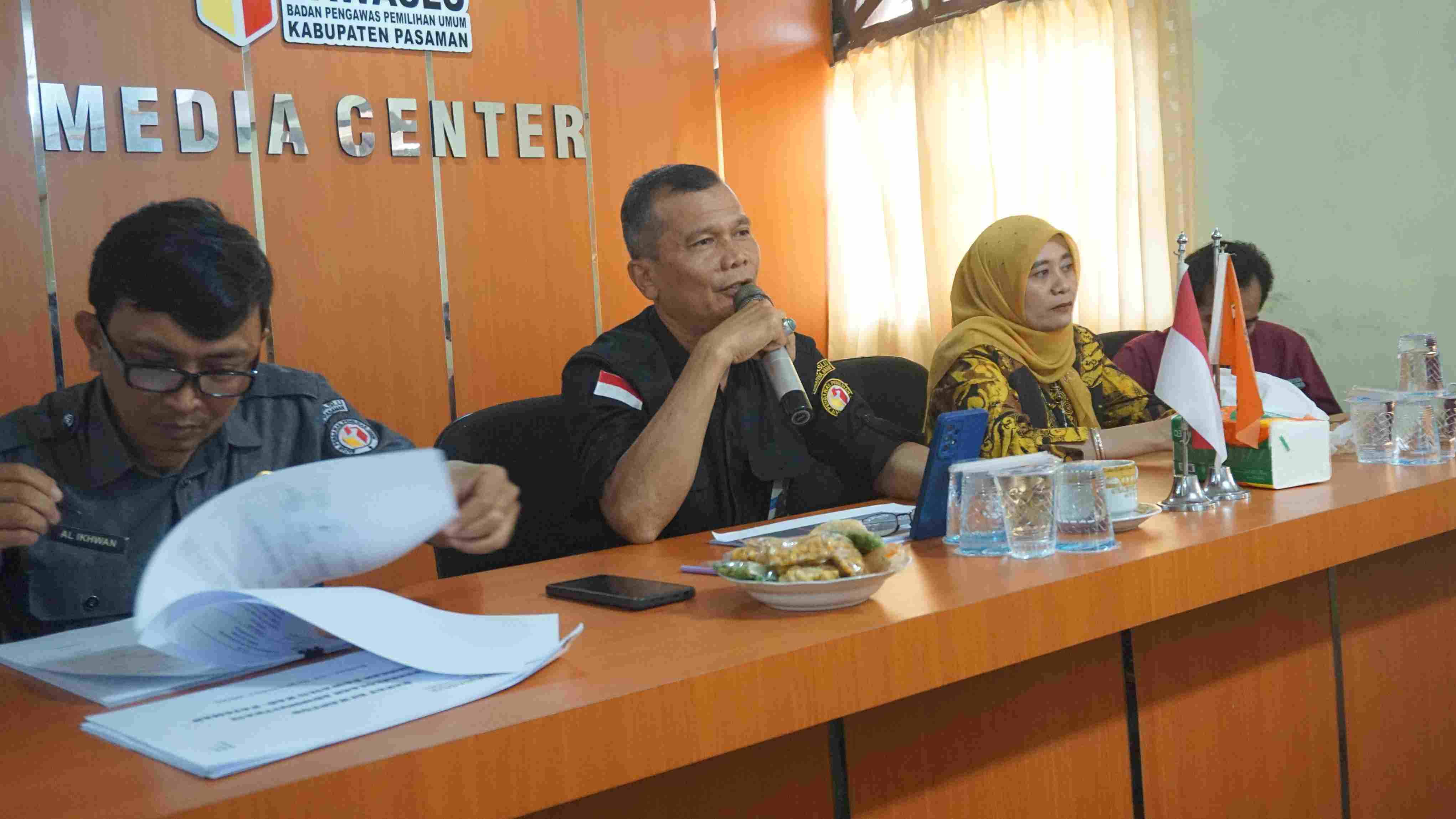 Rapat Pengelolaan Administrasi Keuangan Bawaslu Kabupaten Pasaman