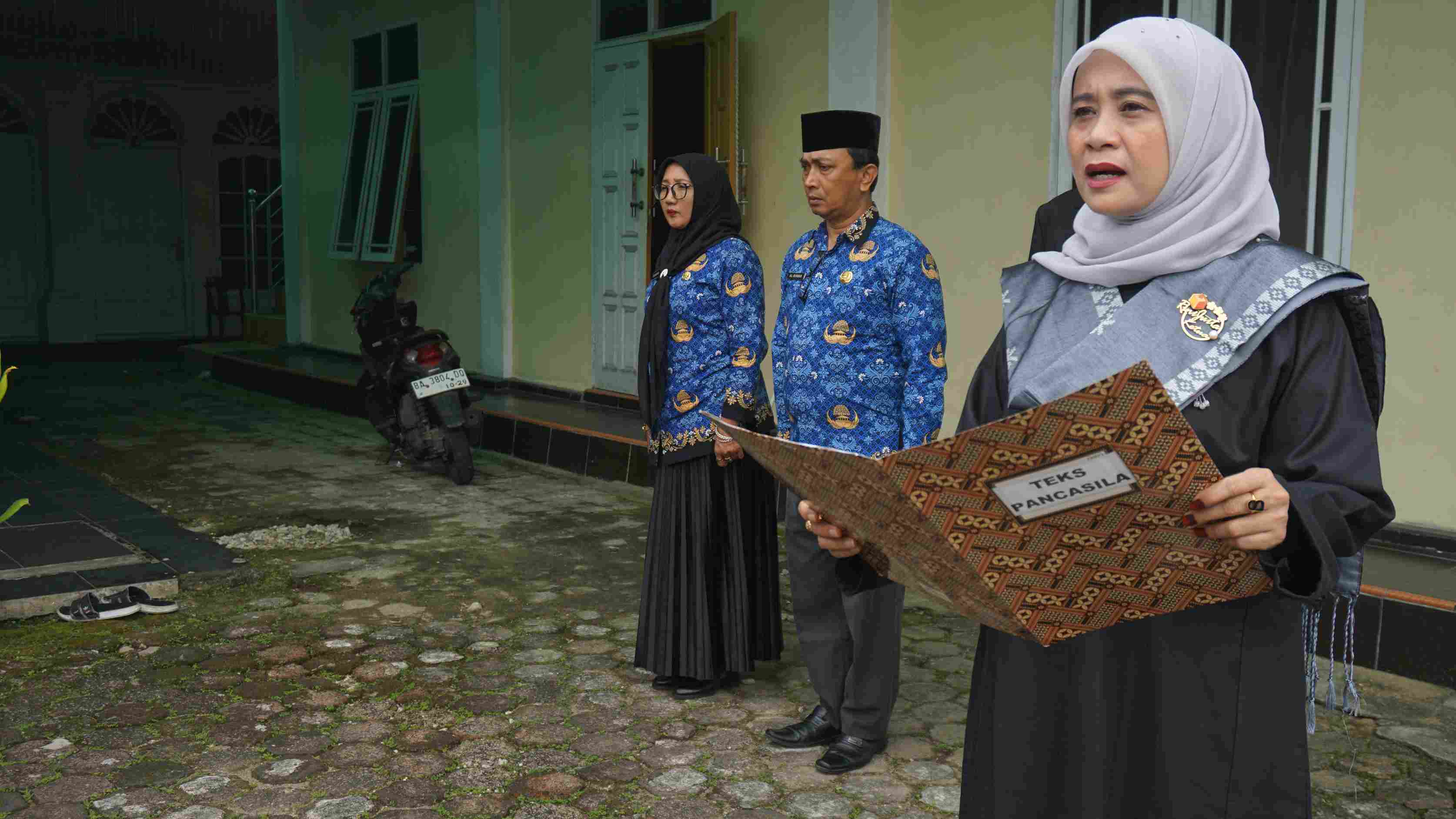 Rini Juita selaku pembina upacara pada peringatan kesaktian pancasila