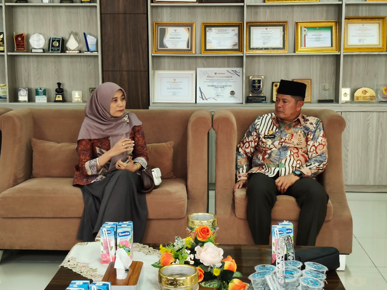 Rini Juita dalam  koordinasi dengan Bupati Pasaman