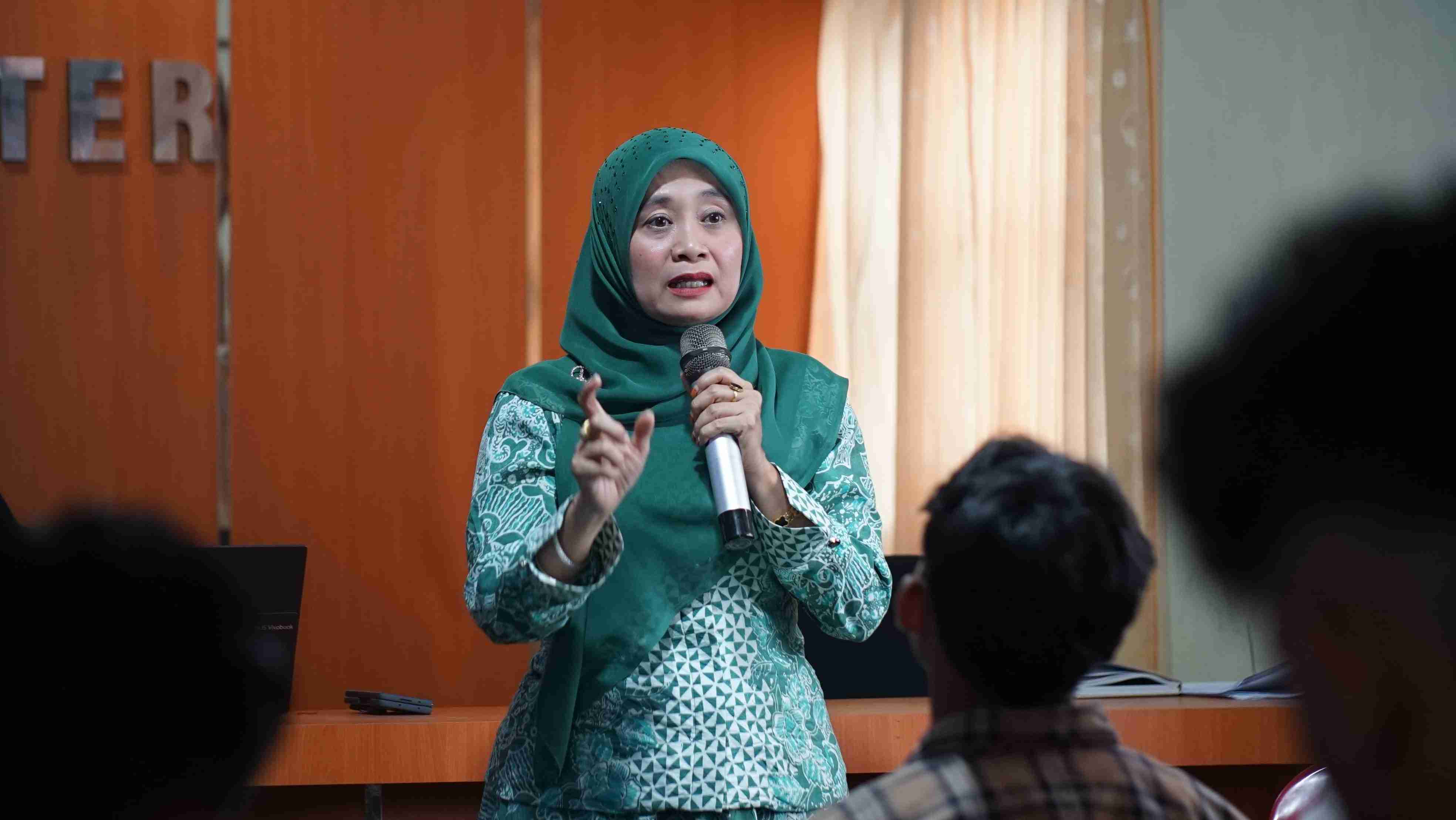 Ketua Bawaslu Kabupaten Pasaman, Rini Juita dalam kegiatan P2P