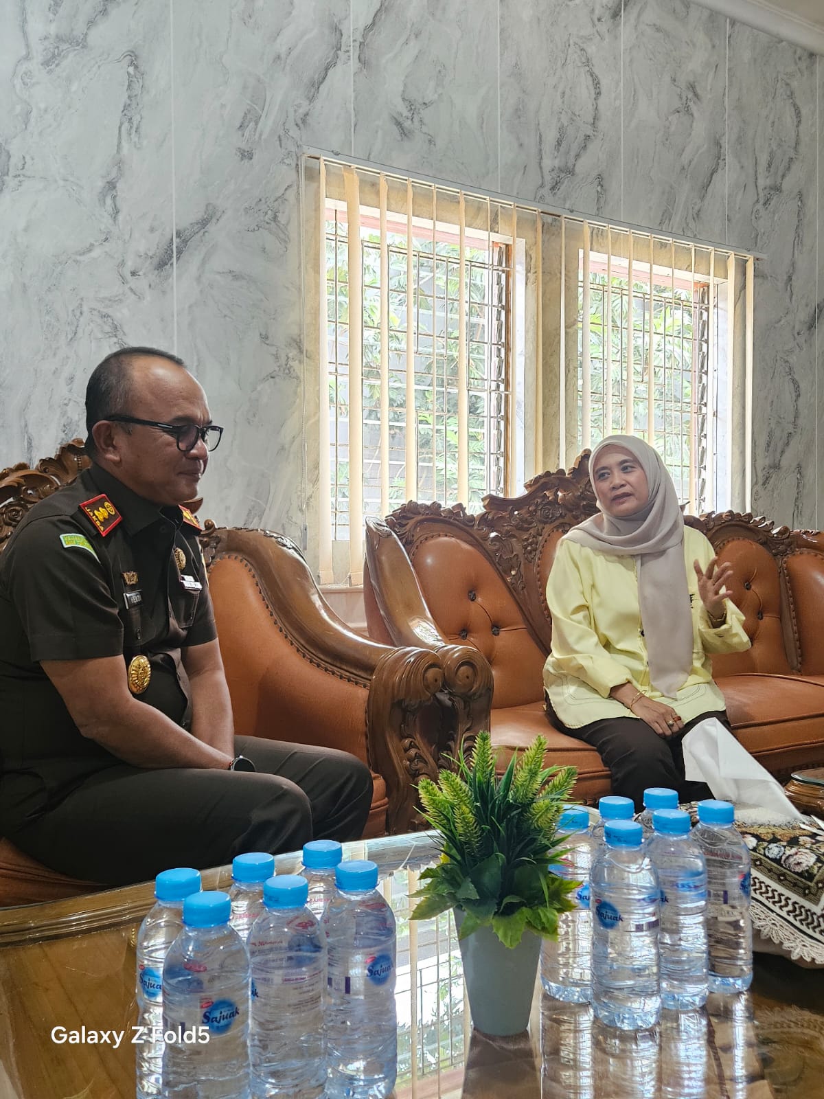 Rini juita (ketua bawaslu Pasaman) dalam kegitan koordinasi dengan kajari Pasaman