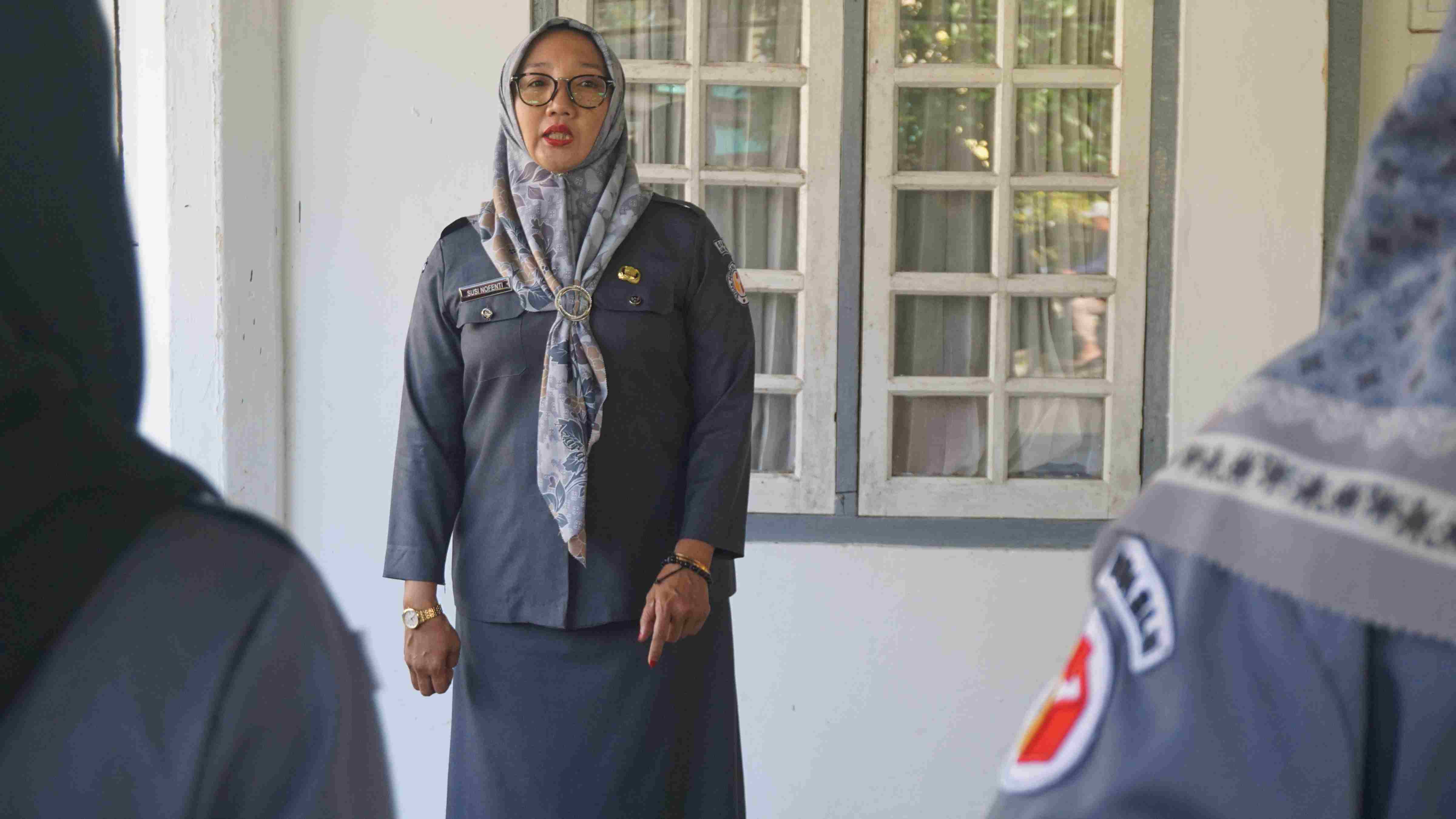 Susi Noventi dalam kegaiatn Apel rutin Bawaslu Kabupaten Pasaman