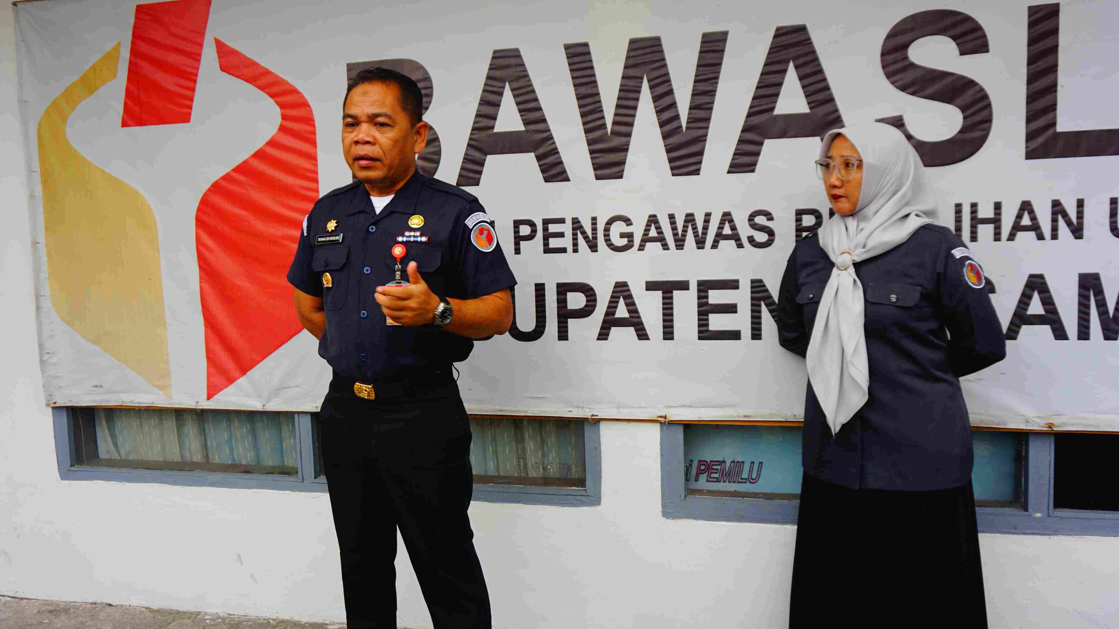 Rinaldi Aulia, Kepala sekretariat Bawaslu Sumatera Barat dalam memberikan arahan di Apel Bawaslu Pasaman