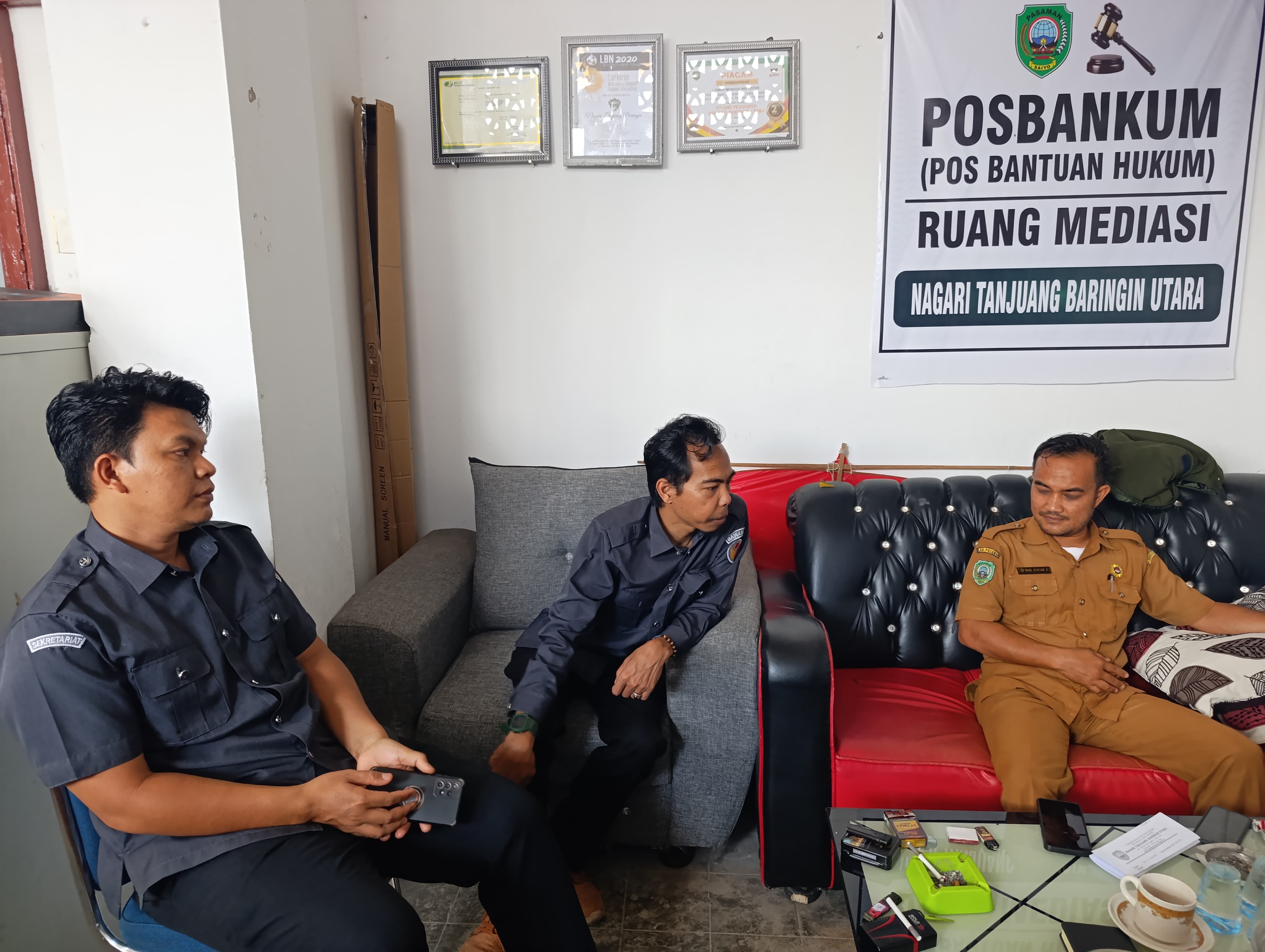 kunjungan dan diskusi konsolidasi demokrasi ke Kantor Wali Nagari Tanjung Beringin Utara