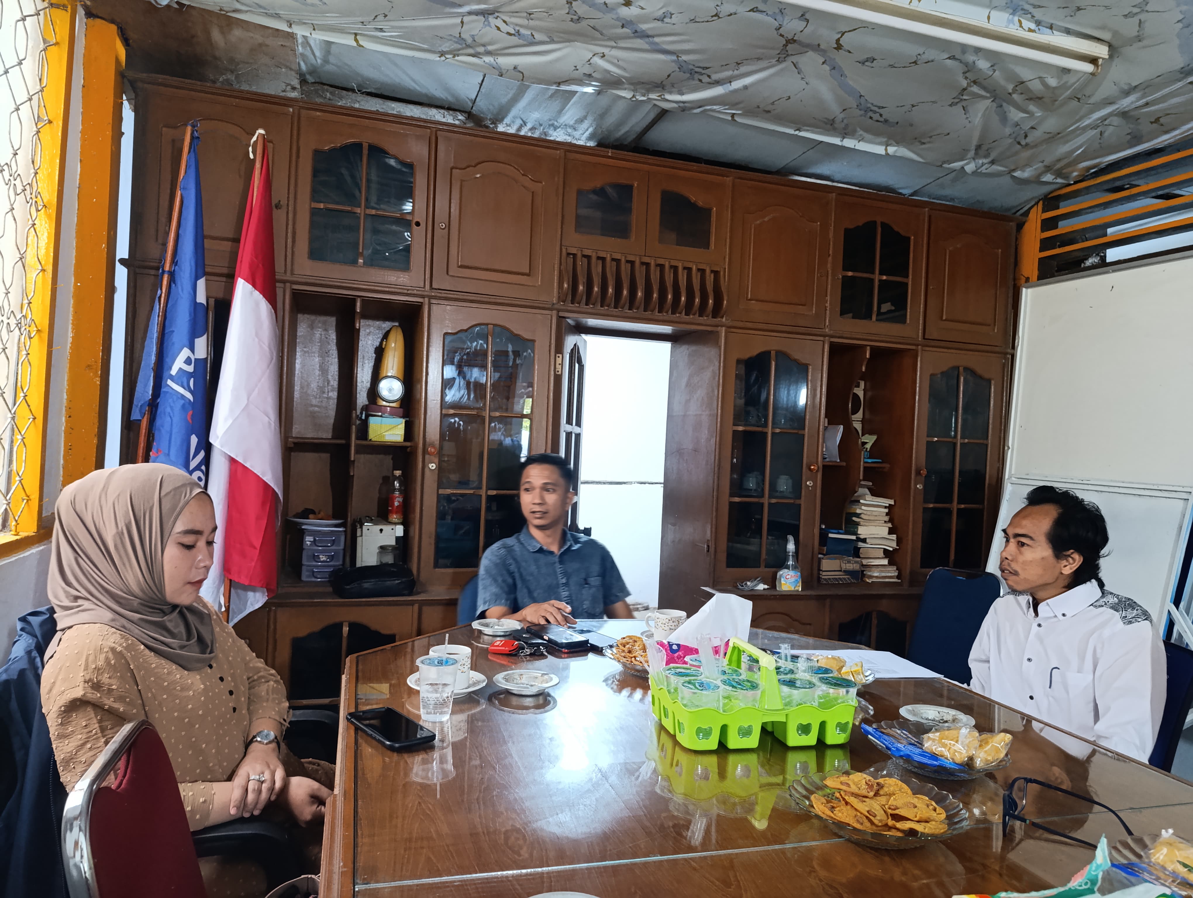 Bawaslu Kabupaten Pasaman kembali melaksanakan kegiatan konsolidasi politik berkelanjutan dengan menyambangi Kantor Dewan Pimpinan Daerah (DPD) Partai NasDem 