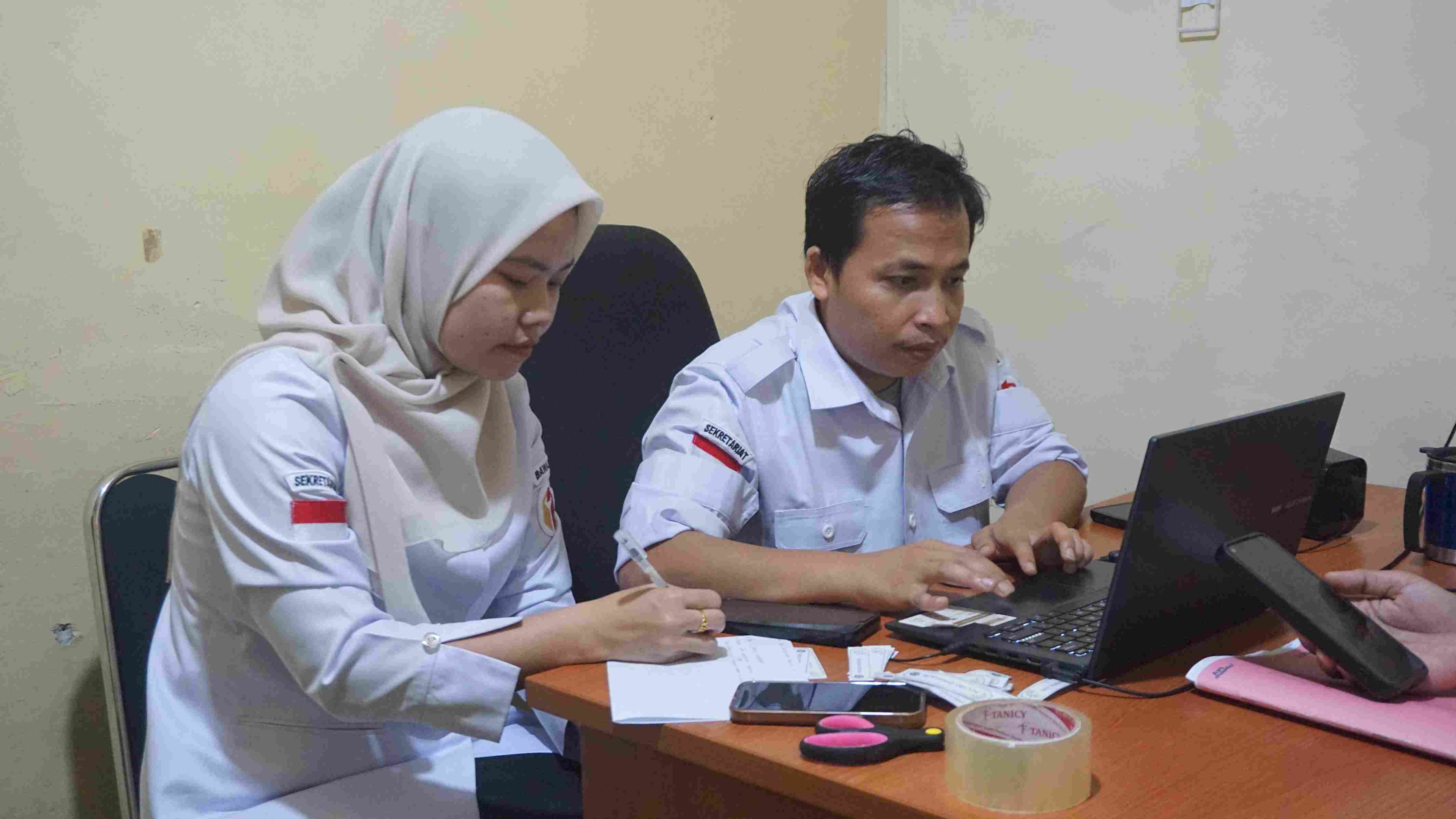 Staf Pemgelola PPID  mengikuti Sosialisasi Monitoring dan Evaluasi (Monev)