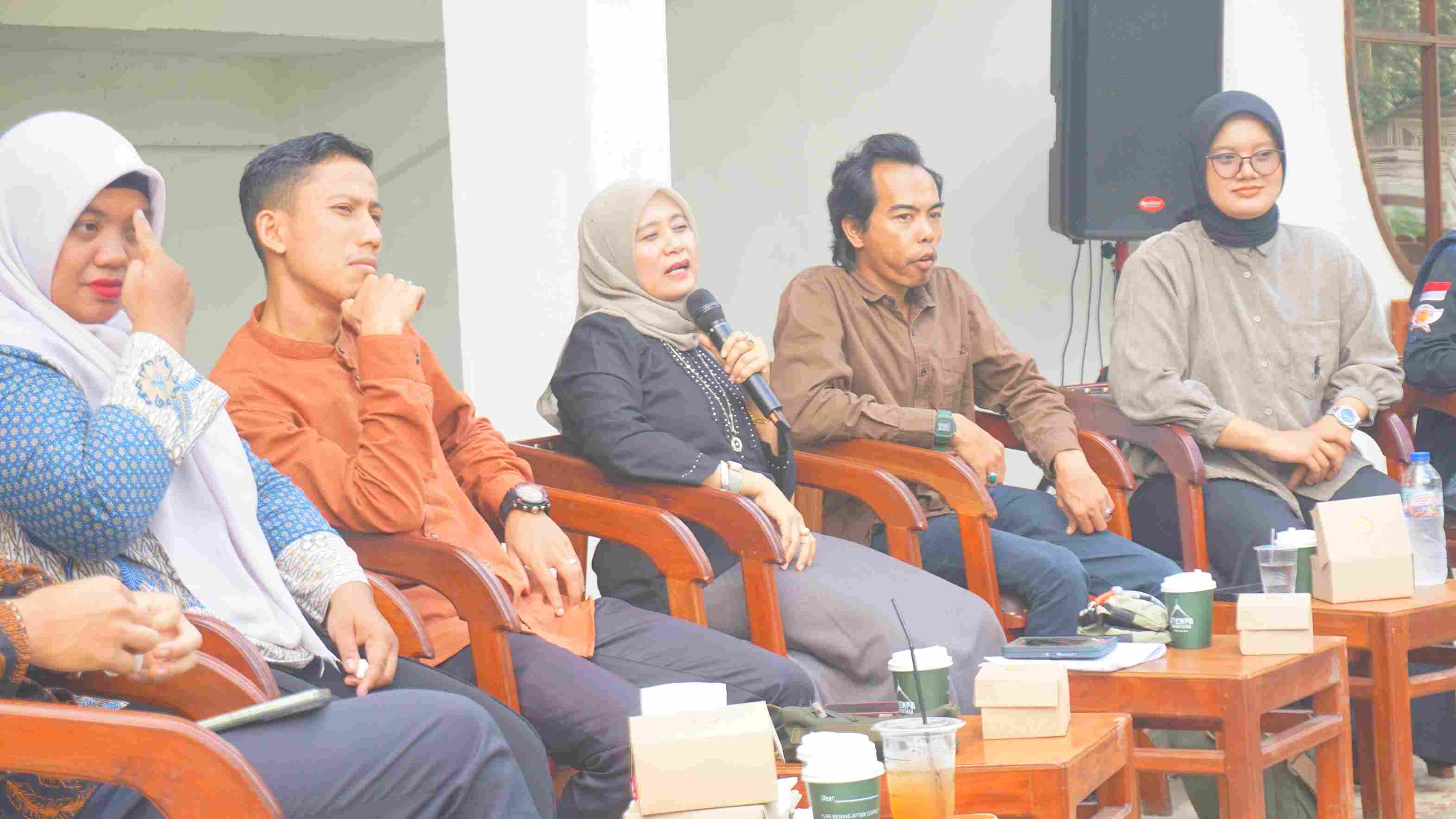 Rini Juita dalam kegiatan Diskusi Publik Gerakan Tolak Politik Uang