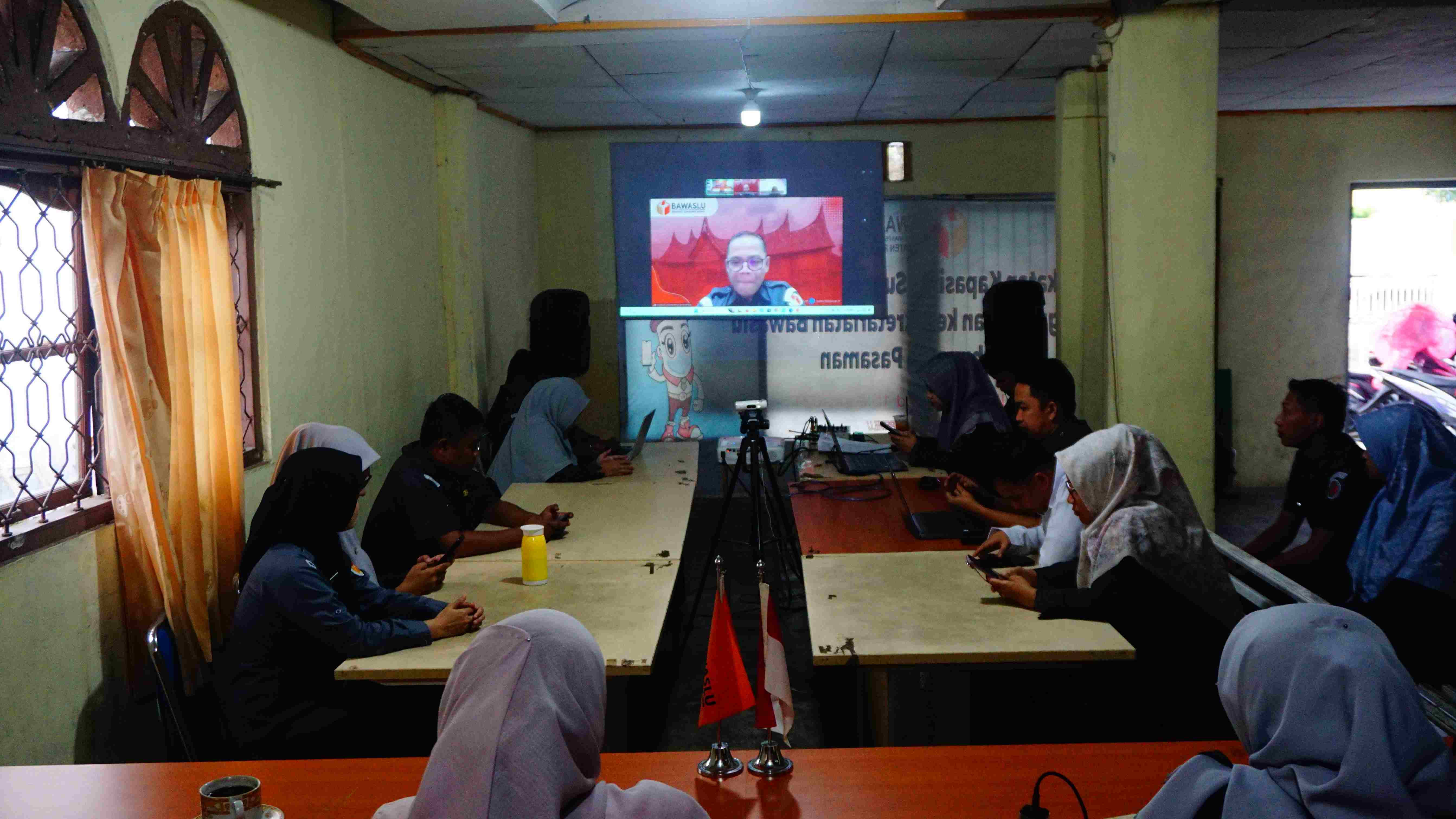 Rapat monitoring dan evaluasi (monev)