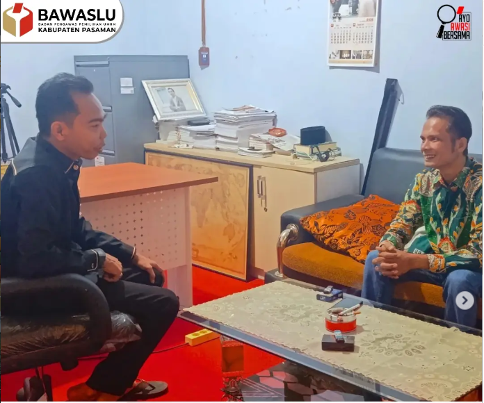 Zaini Afandi dalam kegaitan konsolidasi yang  bersama Partai Bulan Bintang (PBB) di Kantor Bawaslu Kabupaten Pasaman, Senin (7/9/2026)