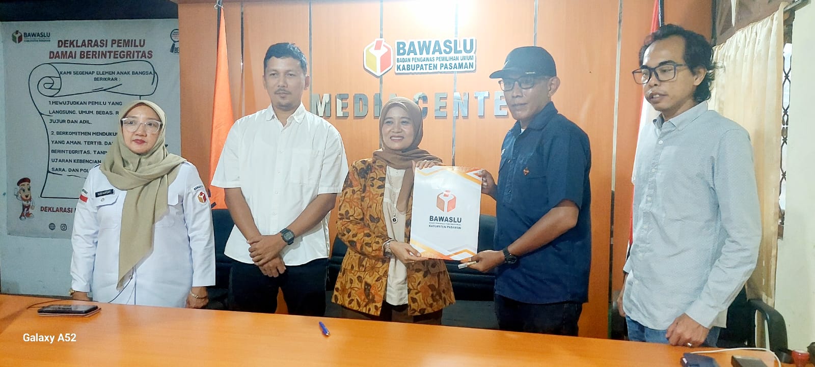  penandatanganan Memorandum of Understanding (MoU) bersama dua media cetak, yakni Harian Padang Ekspres dan Harian Haluan, Rabu (2/9/2026)