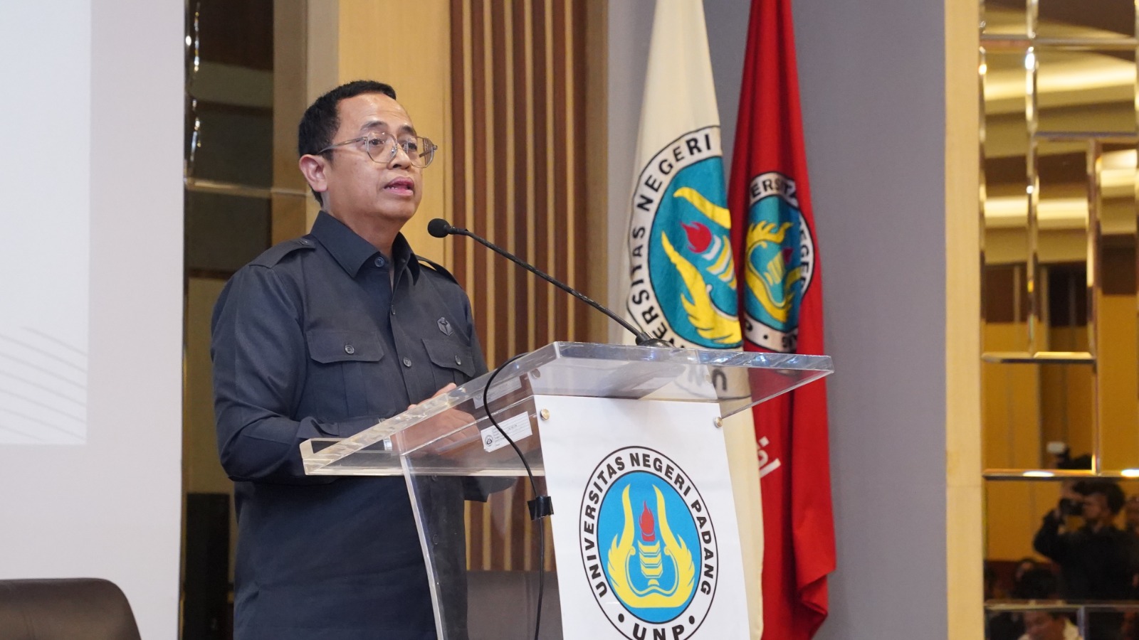 Kegiatan Bawaslu Campus Connect di Universitas Negeri Padang