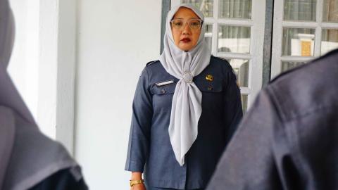 Susi Nofenti dalam apel rutin Bawaslu Kabupaten Pasaman