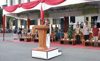 Kordiv. HPPH Bawaslu Pasaman, Rini Juita, saat memberikan sambutan, Minggu (11 02)