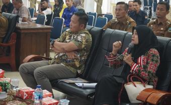 Rini Juita,M,A dalam kegiatan KPU Kabupaten Pasaman