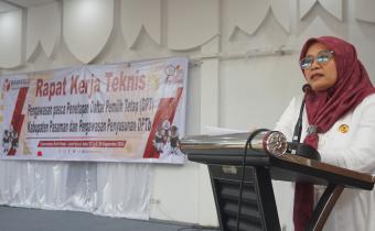 Rini Juita (Ketua Bawaslu Pasaman) dalam kegiatan rapat Kerja Teknis