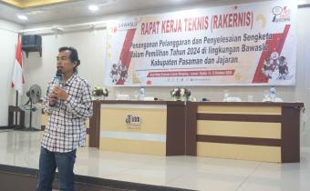 Zaini Afandi,S.Kom (anggota Bawaslu pasaman) dalam  Rapat kerja teknis penanganan pelanggaran dan penyelesaian sengketa