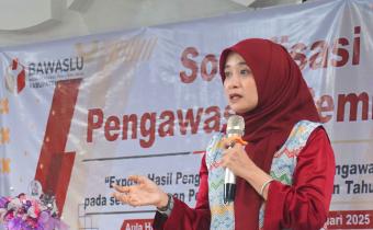Rini Juita (ketua Bawaslu Pasaman) dalam kegiatan expose dan evaluasi