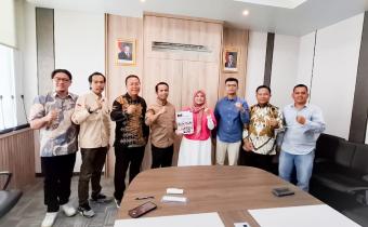 Penyerahan laporan Komprehensif SDM dan Organisasi (SDMOD) kepada Bawaslu Republik Indonesia.