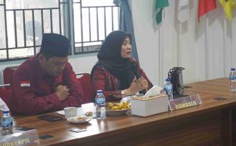 Rini Juita dalam pengawasan pleno terbuka rekapitulasi pemutakhiran data pemilih berkelanjutan (PDPB) triwulan II