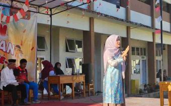 Rini Juita dalam kegiatan Jumpa Berlian di SMAN 3 Sumbar