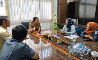 Rini Juita dalam kegiatan koordinasi dengan Sekda Pasaman