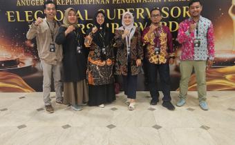 Ketua dan anggota bawaslu Pasaman dalam kegiatan konsulnasTata Kelola Kelembagaan Pengawasan Pemilu 