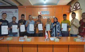 penandatanganan Memorandum of Understanding (MoU) dengan sejumlah lembaga dan organisasi masyarakat di Pasaman