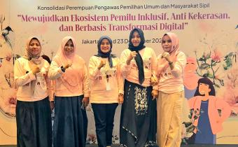 Rini Juita (Ketua Bawaslu Kab. Pasaman ) dalam kegiatan “SRIKANDI PENGAWASAN 2025″